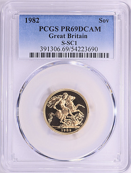 Great Britain 1982 Gold Sovereign St. George KM-919 With Case of